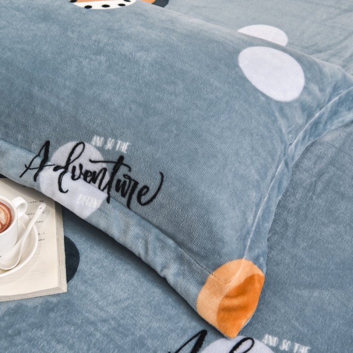 91家纺网 家纺一手货源 找家纺 锦罗绣 2021新款牛奶绒印花单品枕套一对小萝卜