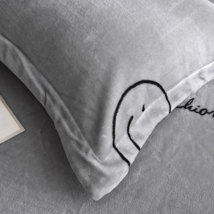 91家纺网 家纺一手货源 找家纺 锦罗绣 2021新款牛奶绒印花单品枕套一对笑脸