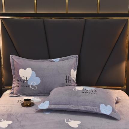 91家纺网 家纺一手货源 找家纺 锦罗绣 2021新款牛奶绒印花单品枕套一对爱心-灰