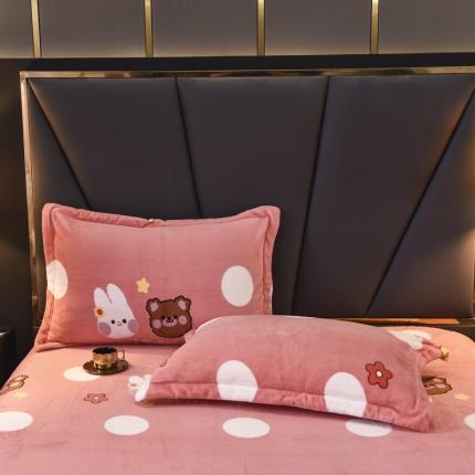 91家纺网 家纺一手货源 找家纺 锦罗绣 2021新款牛奶绒印花单品枕套一对粉底小兔