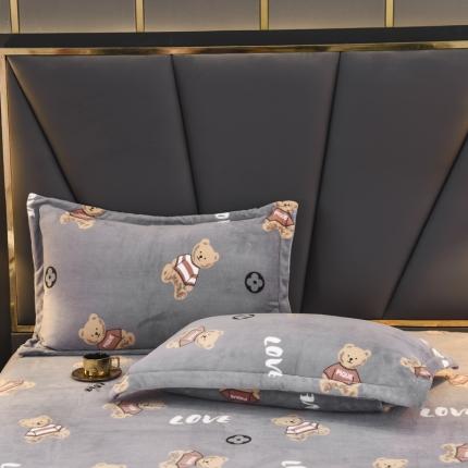 91家纺网 家纺一手货源 找家纺 锦罗绣 2021新款牛奶绒印花单品枕套一对灰底小熊