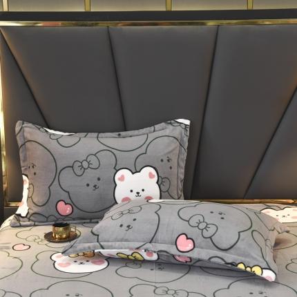 91家纺网 家纺一手货源 找家纺 锦罗绣 2021新款牛奶绒印花单品枕套一对爬爬熊