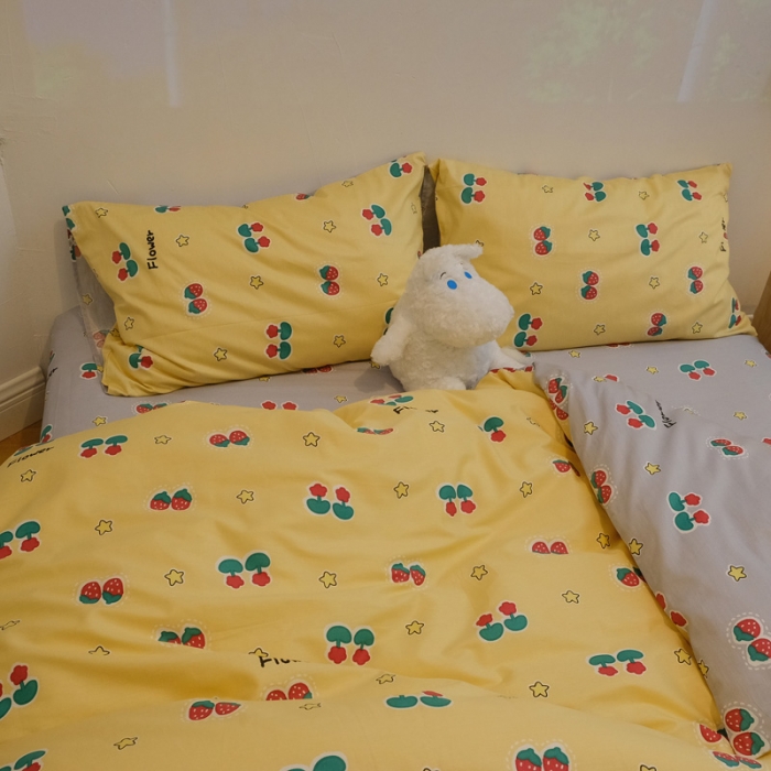 91家纺网 家纺一手货源 找家纺 绫韵 2021新款13070全棉四件套初夏物语草莓乖乖