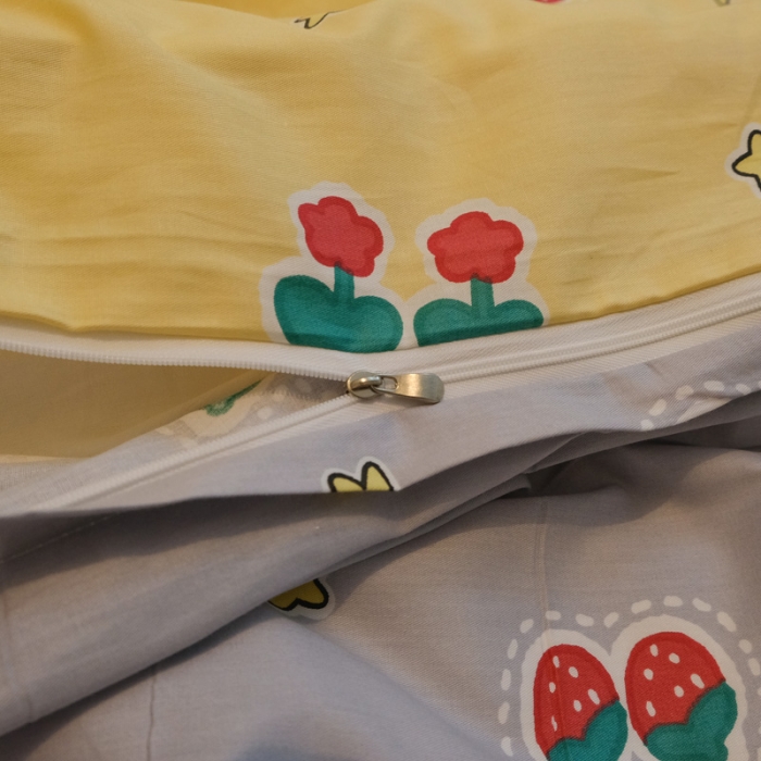 91家纺网 家纺一手货源 找家纺 绫韵 2021新款13070全棉四件套初夏物语草莓乖乖