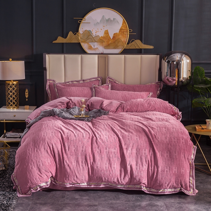 91家纺网 家纺一手货源 找家纺 佳梦家纺轻奢提花绒四件套牛奶绒纯色消光压花宝宝绒被套 豆沙粉