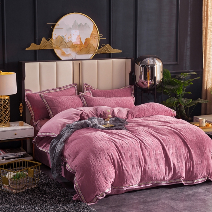 91家纺网 家纺一手货源 找家纺 佳梦家纺轻奢提花绒四件套牛奶绒纯色消光压花宝宝绒被套 豆沙粉