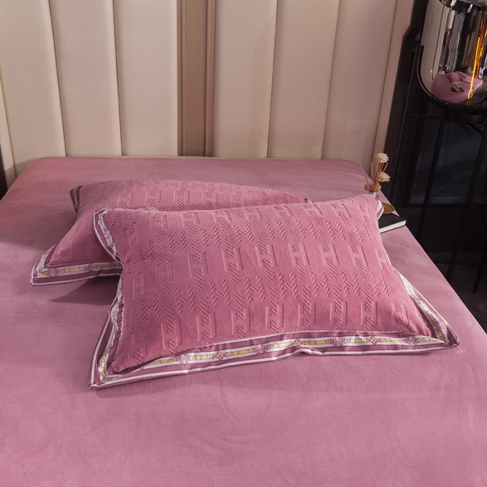 91家纺网 家纺一手货源 找家纺 佳梦家纺轻奢提花绒四件套牛奶绒纯色消光压花宝宝绒被套 豆沙粉