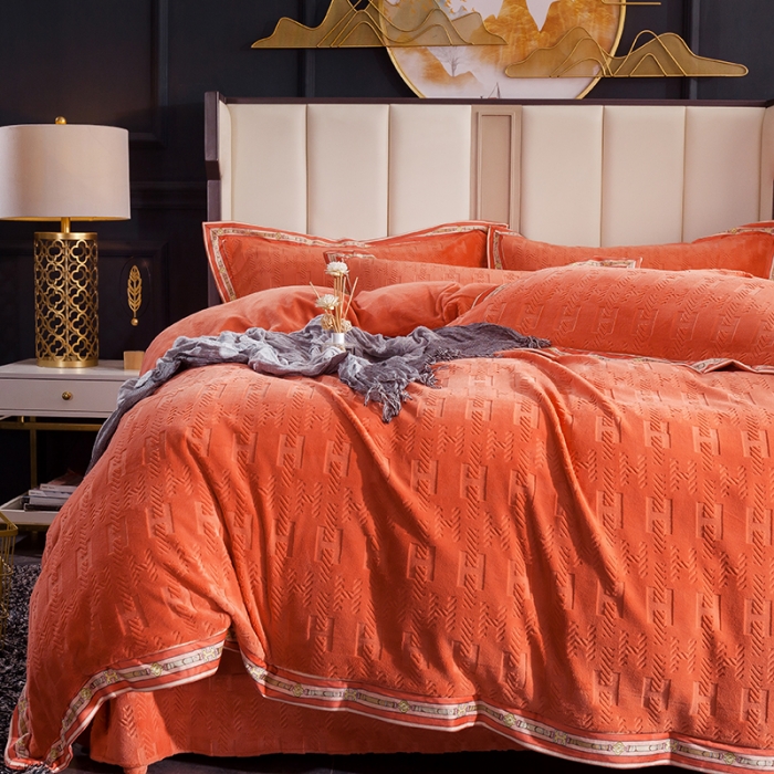 91家纺网 家纺一手货源 找家纺 佳梦家纺轻奢提花绒四件套牛奶绒纯色消光压花宝宝绒被套 桔色