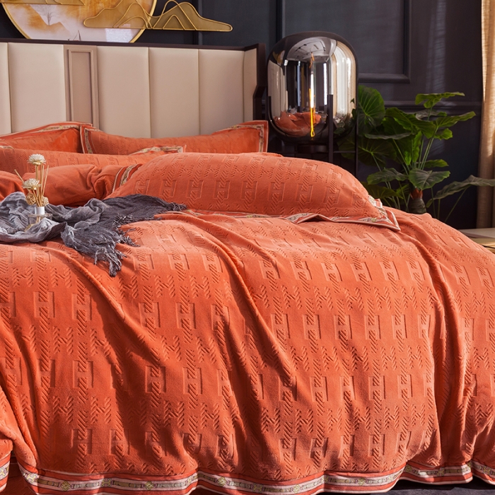 91家纺网 家纺一手货源 找家纺 佳梦家纺轻奢提花绒四件套牛奶绒纯色消光压花宝宝绒被套 桔色