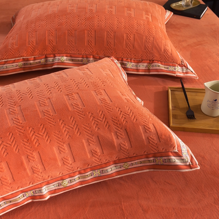 91家纺网 家纺一手货源 找家纺 佳梦家纺轻奢提花绒四件套牛奶绒纯色消光压花宝宝绒被套 桔色