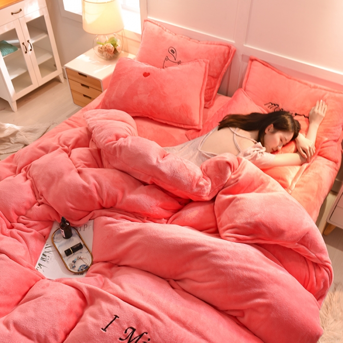 91家纺网 家纺一手货源 找家纺 简爱家纺新款保暖MISS款法莱绒刺绣四件套绒miss-夕阳红