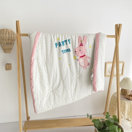 91家纺网 家纺一手货源 找家纺 （总）A类全棉水洗棉绣花冬被仿鹅绒儿童春秋被宝宝午睡保暖被芯