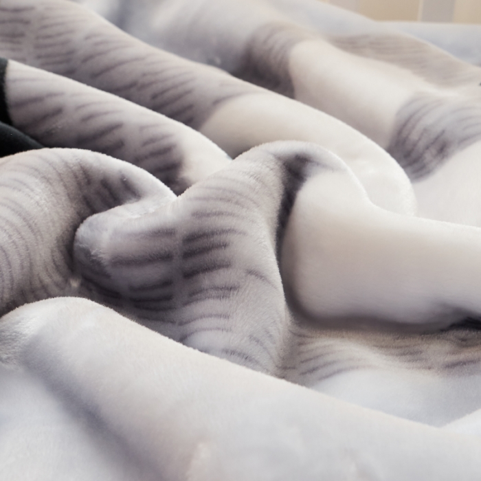 91家纺网 家纺一手货源 找家纺 凯轩毛毛毯毯子 加大加厚儿童云毛毯毯子 盼盼灰