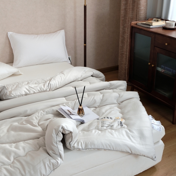 91家纺网 家纺一手货源 找家纺 木堇2021日式贡缎吸湿发热提花大豆纤维被子被芯春秋被高级灰