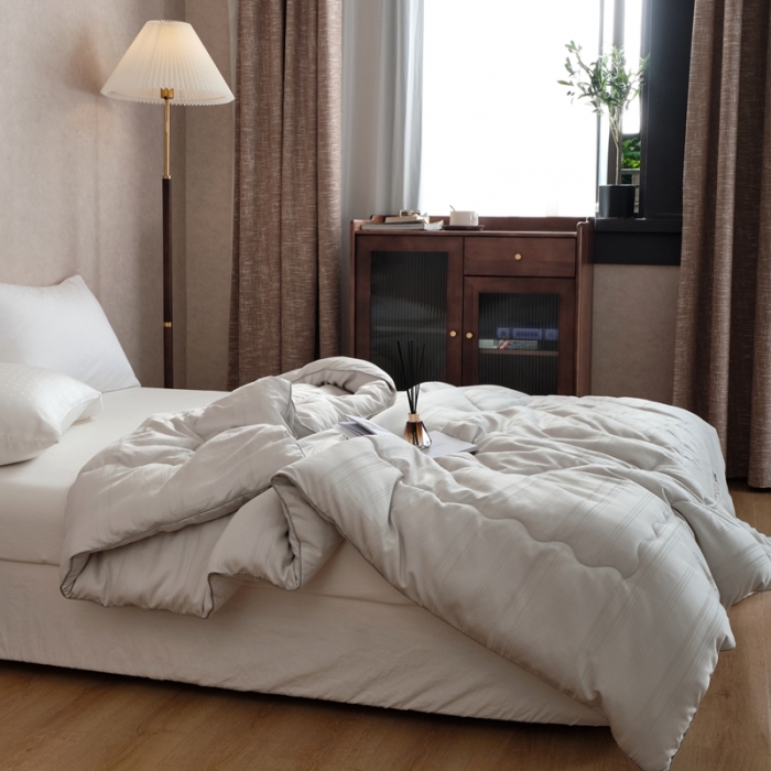 91家纺网 家纺一手货源 找家纺 木堇2021日式贡缎吸湿发热提花大豆纤维被子被芯春秋被高级灰