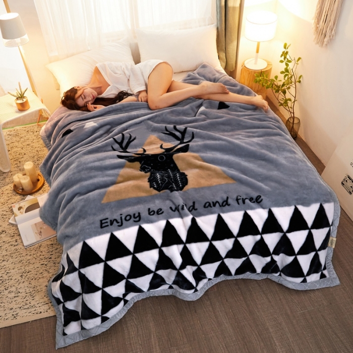 91家纺网 家纺一手货源 找家纺 2025秋冬新款双层加厚拉舍尔毛毯 保暖法莱绒毯子 自由鹿