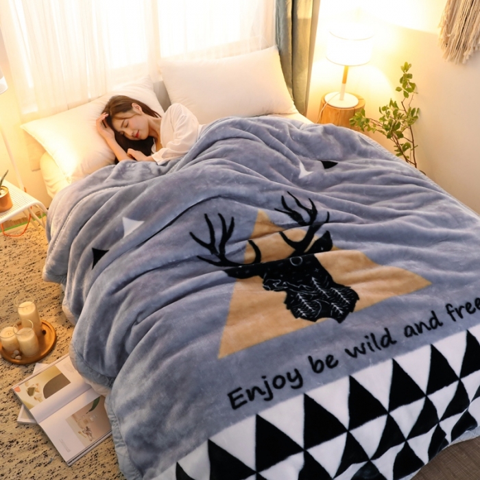 91家纺网 家纺一手货源 找家纺 2025秋冬新款双层加厚拉舍尔毛毯 保暖法莱绒毯子 自由鹿