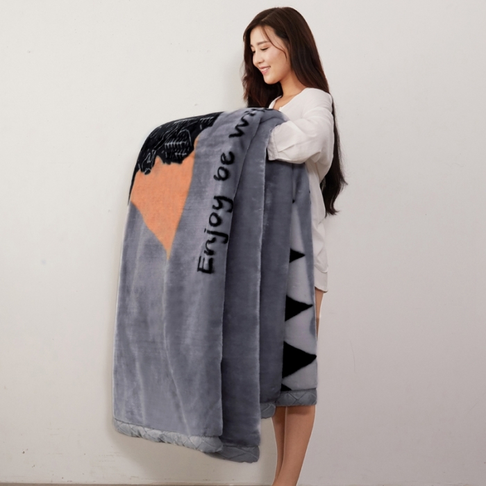 91家纺网 家纺一手货源 找家纺 2025秋冬新款双层加厚拉舍尔毛毯 保暖法莱绒毯子 自由鹿