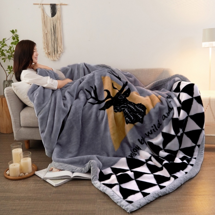 91家纺网 家纺一手货源 找家纺 2025秋冬新款双层加厚拉舍尔毛毯 保暖法莱绒毯子 自由鹿