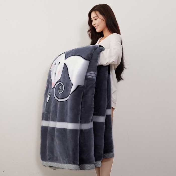 91家纺网 家纺一手货源 找家纺 2025秋冬新款双层加厚拉舍尔毛毯 保暖法莱绒毯子 天使猫