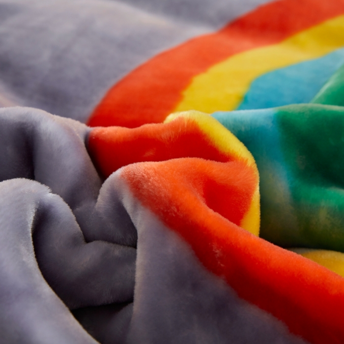 91家纺网 家纺一手货源 找家纺 2025秋冬新款双层加厚拉舍尔毛毯 保暖法莱绒毯子 彩虹