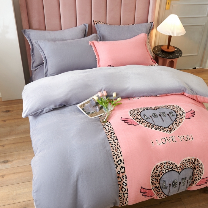 91家纺网 家纺一手货源 找家纺 青竹苑 2021新款牛奶绒印花四件套 比翼双飞