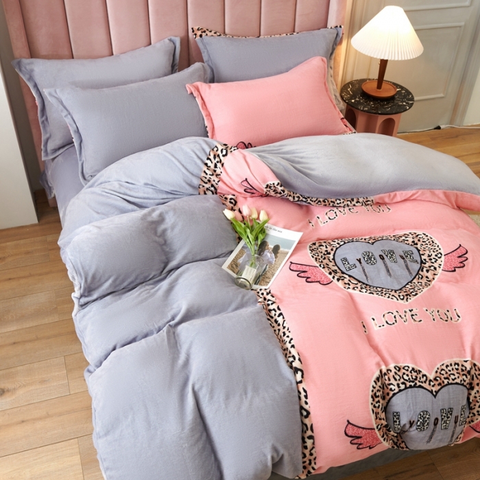 91家纺网 家纺一手货源 找家纺 青竹苑 2021新款牛奶绒印花四件套 比翼双飞