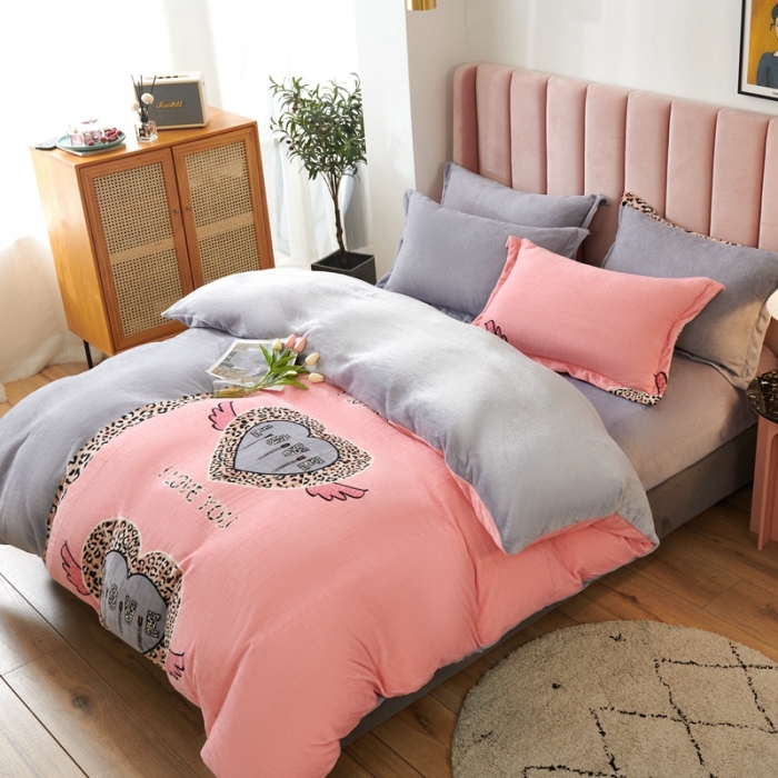 91家纺网 家纺一手货源 找家纺 青竹苑 2021新款牛奶绒印花四件套 比翼双飞