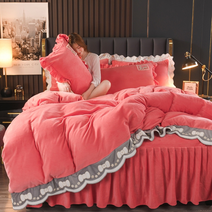 91家纺网 家纺一手货源 找家纺 雨帆 2021新款高端贴布绣花牛奶绒四件套 蝶舞-西瓜红