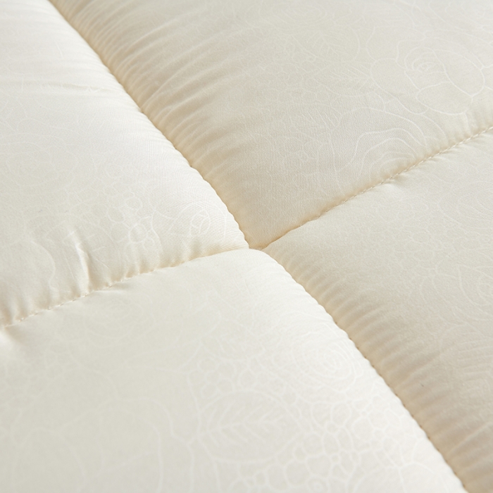 91家纺网 家纺一手货源 找家纺 被多多 2024新款磨毛印花冬被 米黄