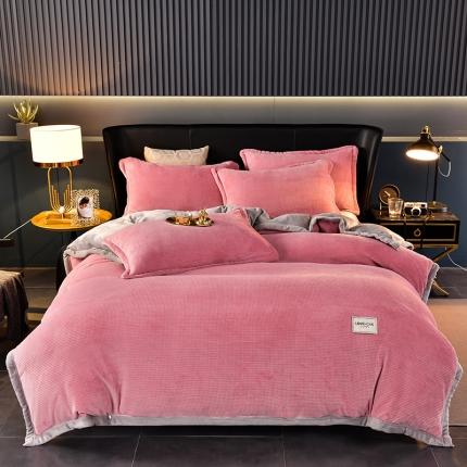 91家纺网 家纺一手货源 找家纺 小牛华夫格雕花牛奶绒法兰绒四件套被套毯雕花压花剪花工艺 粉色