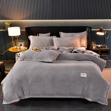 91家纺网 家纺一手货源 找家纺 小牛华夫格雕花牛奶绒法兰绒四件套被套毯雕花压花剪花工艺 浅灰