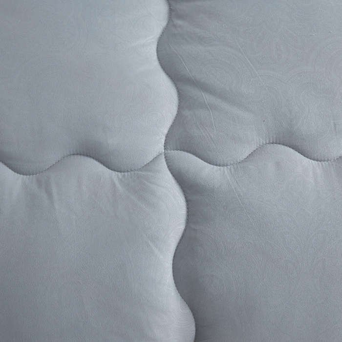 91家纺网 家纺一手货源 找家纺 天瑜家纺 2023新款磨毛压花冬被 蓝灰