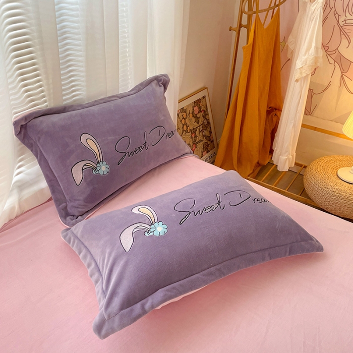 91家纺网 家纺一手货源 找家纺 朵希曼2023新款牛奶绒甜蜜星黛露系列四件套 公主鸭 粉+红