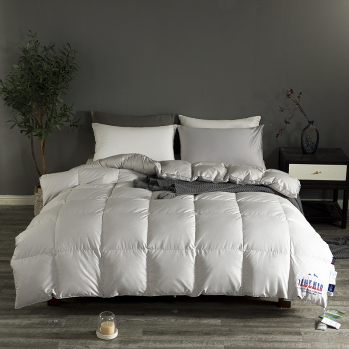 91家纺网 家纺一手货源 找家纺 俏企鹅 2025新款西伯利亚冰原绒系列鹅绒被 灰色