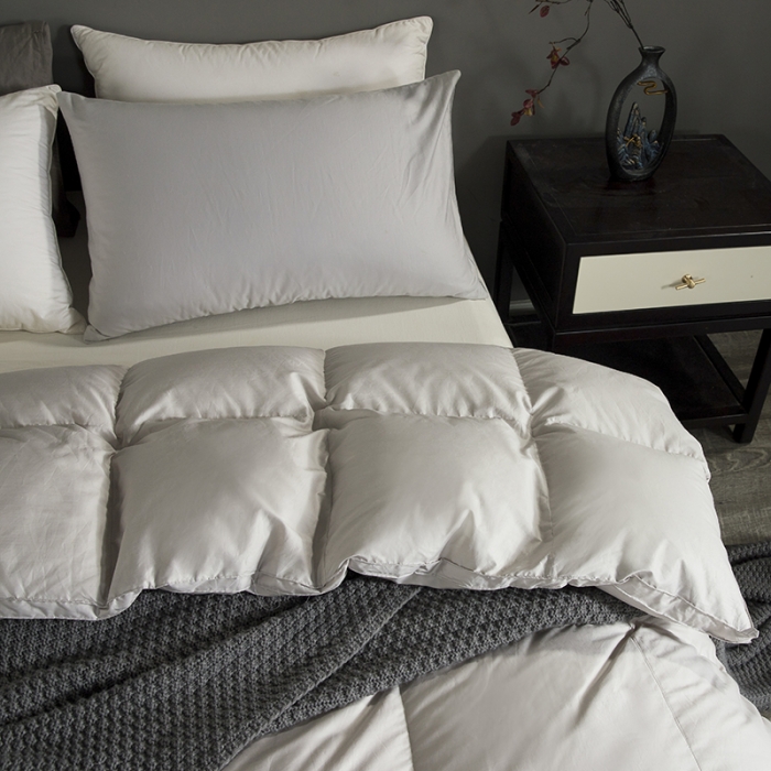 91家纺网 家纺一手货源 找家纺 俏企鹅 2025新款西伯利亚冰原绒系列鹅绒被 灰色