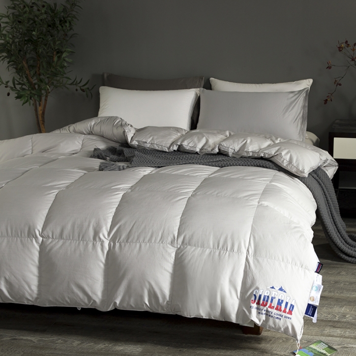 91家纺网 家纺一手货源 找家纺 俏企鹅 2025新款西伯利亚冰原绒系列鹅绒被 灰色