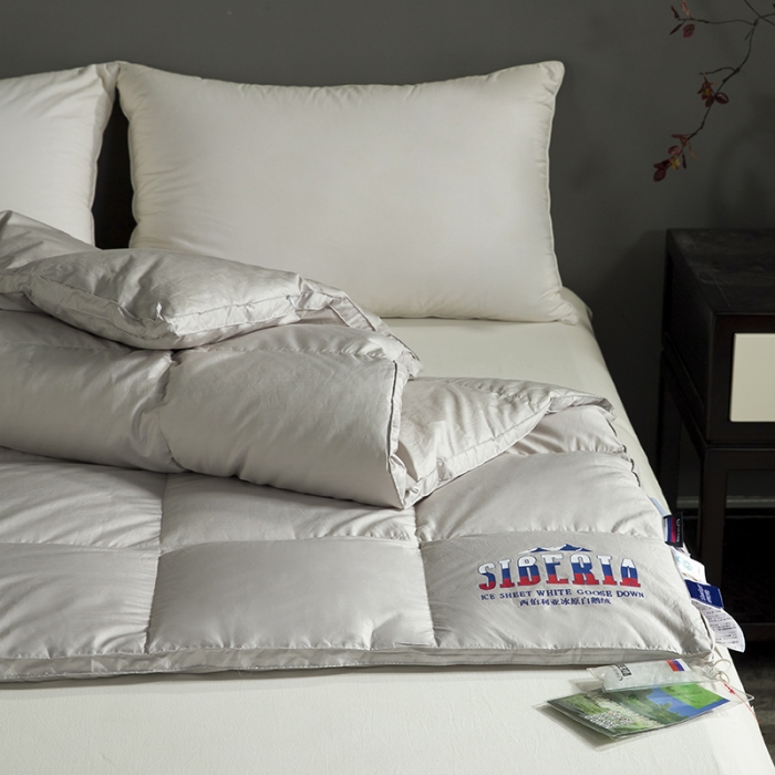 91家纺网 家纺一手货源 找家纺 俏企鹅 2025新款西伯利亚冰原绒系列鹅绒被 灰色