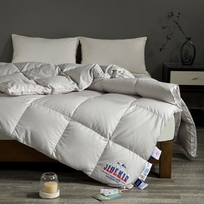 91家纺网 家纺一手货源 找家纺 俏企鹅 2025新款西伯利亚冰原绒系列鹅绒被 灰色