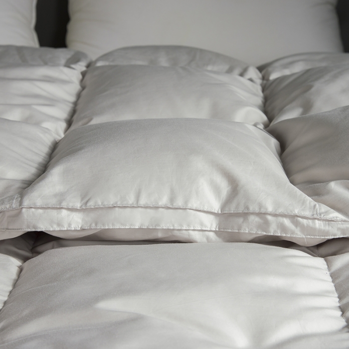 91家纺网 家纺一手货源 找家纺 俏企鹅 2025新款西伯利亚冰原绒系列鹅绒被 灰色