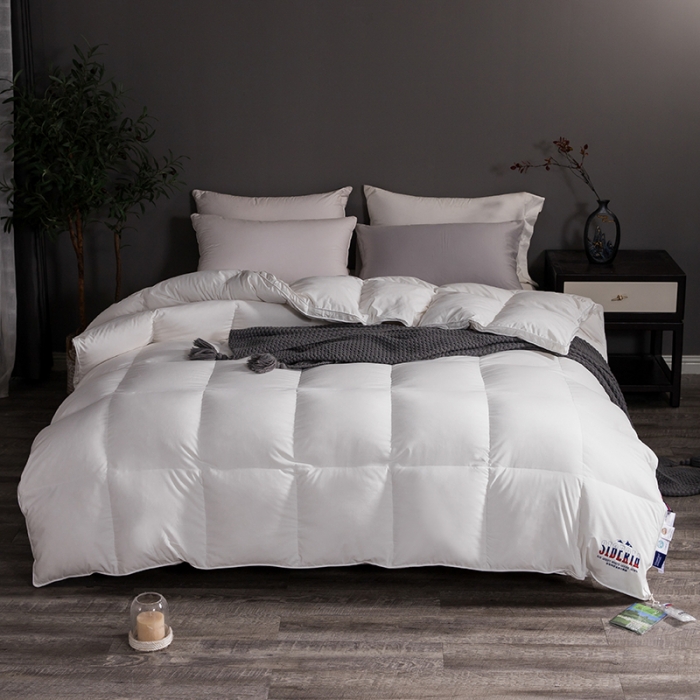 91家纺网 家纺一手货源 找家纺 俏企鹅 2025新款西伯利亚冰原绒系列鹅绒被 白色