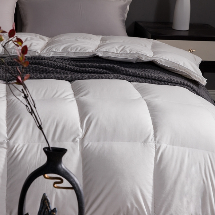 91家纺网 家纺一手货源 找家纺 俏企鹅 2025新款西伯利亚冰原绒系列鹅绒被 白色