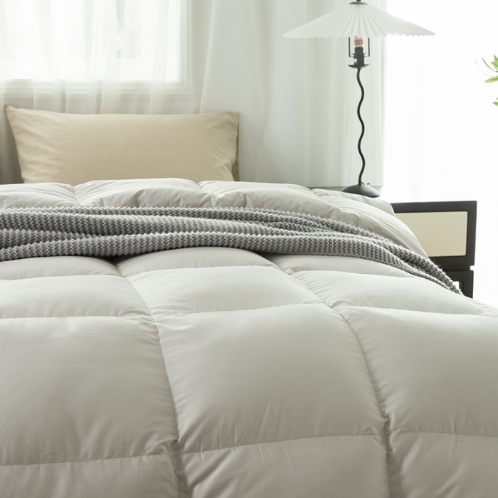 91家纺网 家纺一手货源 找家纺 俏企鹅 2025新款西伯利亚黑科技系列鹅绒被 灰色