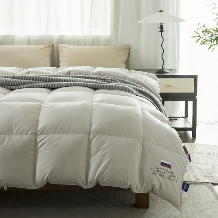 91家纺网 家纺一手货源 找家纺 俏企鹅 2025新款西伯利亚黑科技系列鹅绒被 灰色