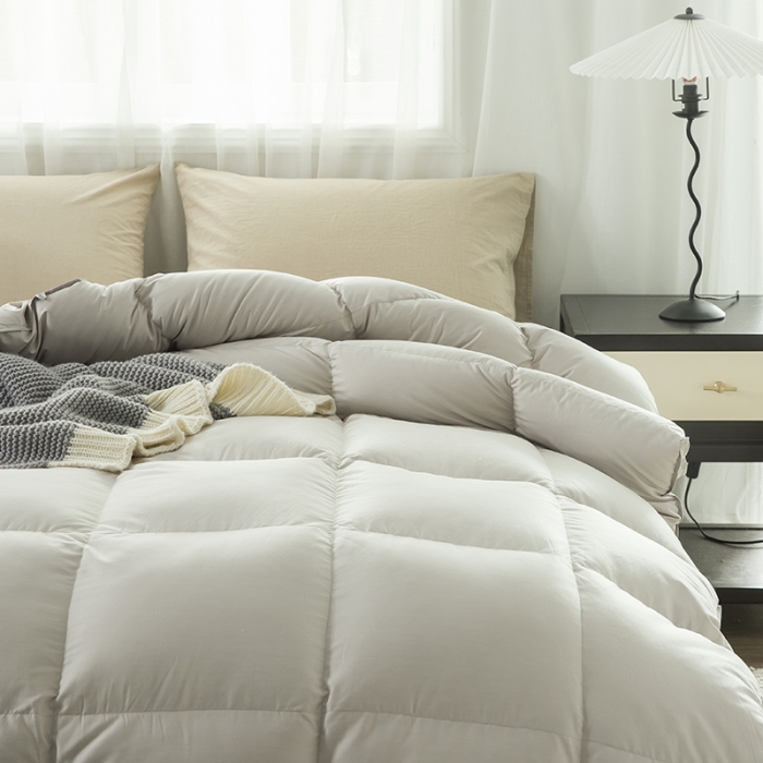 91家纺网 家纺一手货源 找家纺 俏企鹅 2025新款西伯利亚黑科技系列鹅绒被 灰色