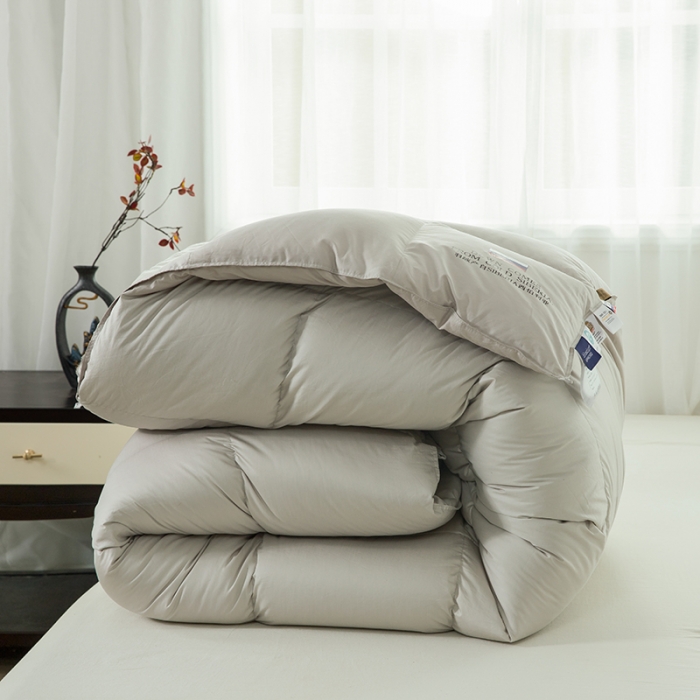 91家纺网 家纺一手货源 找家纺 俏企鹅 2025新款西伯利亚黑科技系列鹅绒被 灰色