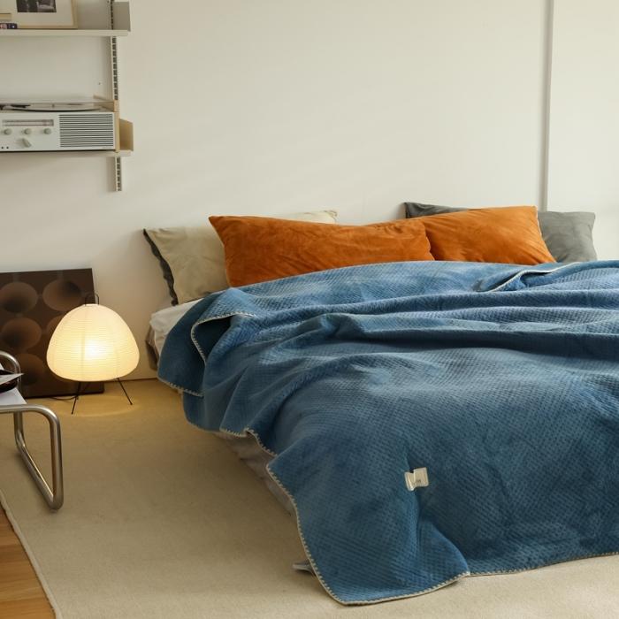 91家纺网 家纺一手货源 找家纺 法芙娜家纺 超声波牛奶绒毛毯 星星毯 宾利蓝