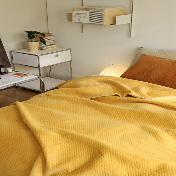 91家纺网 家纺一手货源 找家纺 法芙娜家纺 超声波牛奶绒毛毯 星星毯 鹅淡黄