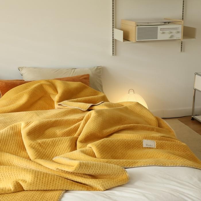 91家纺网 家纺一手货源 找家纺 法芙娜家纺 超声波牛奶绒毛毯 星星毯 鹅淡黄