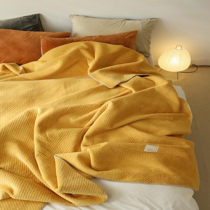 91家纺网 家纺一手货源 找家纺 法芙娜家纺 超声波牛奶绒毛毯 星星毯 鹅淡黄